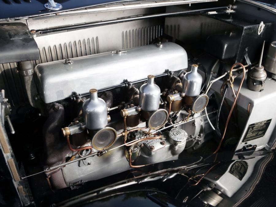 Моторный отсек Alvis Speed 20 SA Tourer by Vanden Plas 1933 года  (фото 4 из 6)